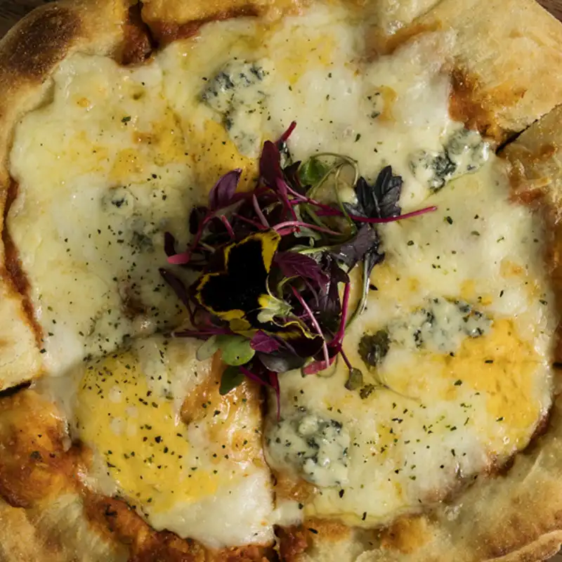 Four Cheese Pizza - Imagen 2